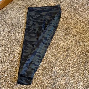 Orangetheory size M, 7/8 length exercise leggings